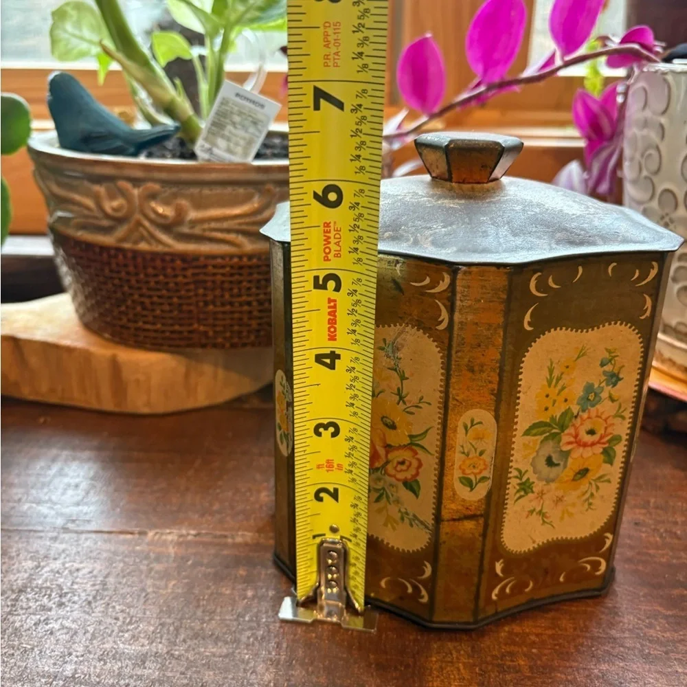 Murray Allen Regal Crown confection tin, from the 1950s -1960s made in England